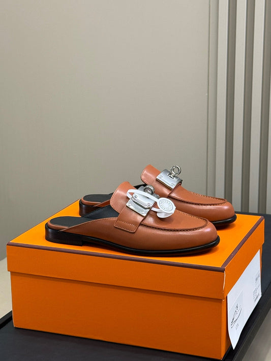 Hermes Kelly Wide Buckle Mules – 2025 Collection
